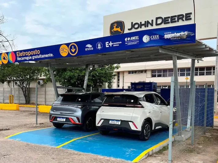 Integração de Energia Solar e Estação de Recarga.