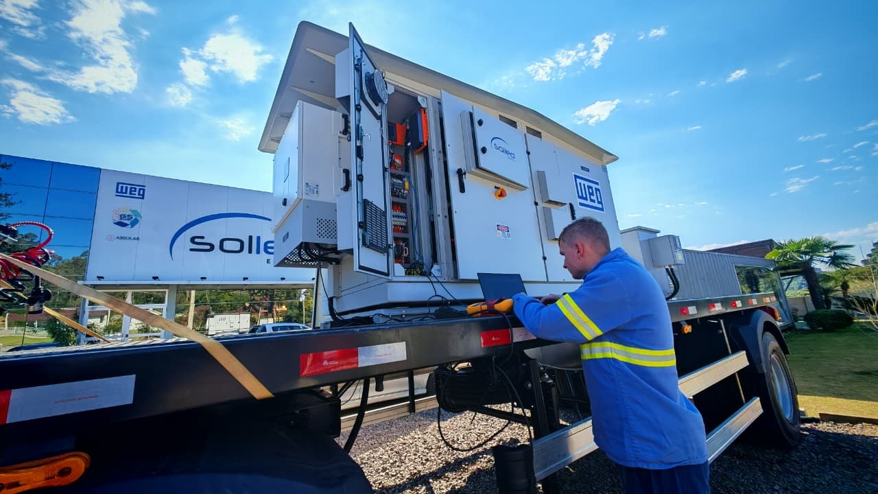 Sistema BESS para armazenamento de energia integrado à geração solar