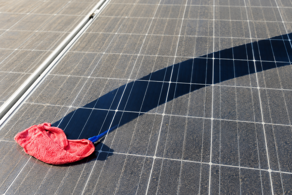Manutenção de placas solares para evitar perda de geração de energia